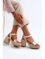 model 21655608 Dámské Kožené Sandály Na Klínu Zlaté - Zazoo