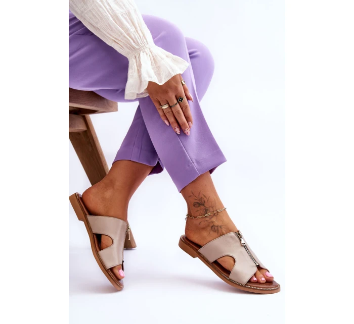 Damskie Klapki Z Ozdobnym Zamkiem Beżowe Lemar Clarence Damskie Klapki Z Ozdobnym Zamkiem Beżowe Lemar Clarence