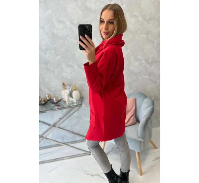 Červená tunika nadmernej veľkosti s obálkovou prednou časťou