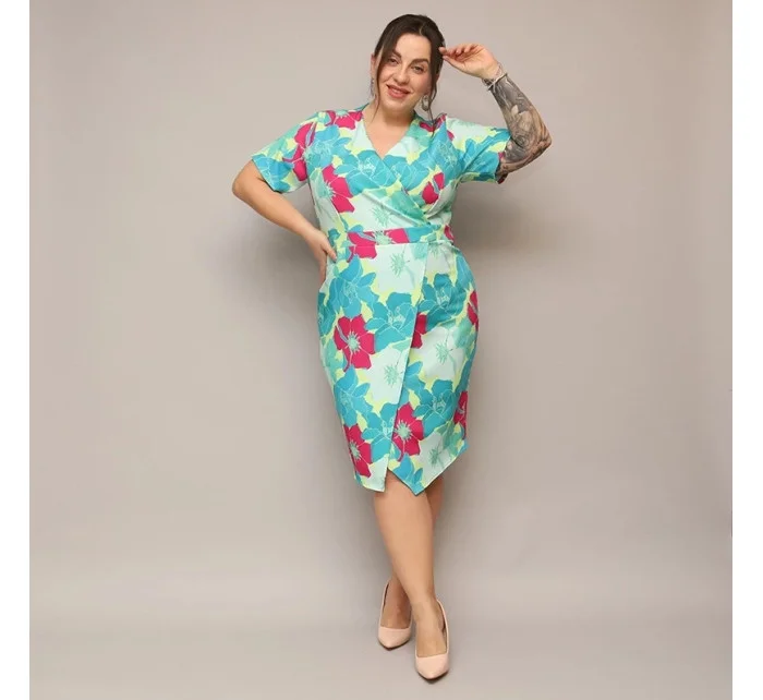 Kvetinové obálkové šaty s dĺžkou po kolená zeleno-fuchsiová (742)