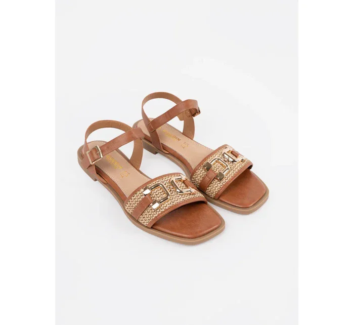 Zaujímavé hnedé sandále na podpätku pre ženy Zaujímavé hnedé sandále na podpätku pre ženy