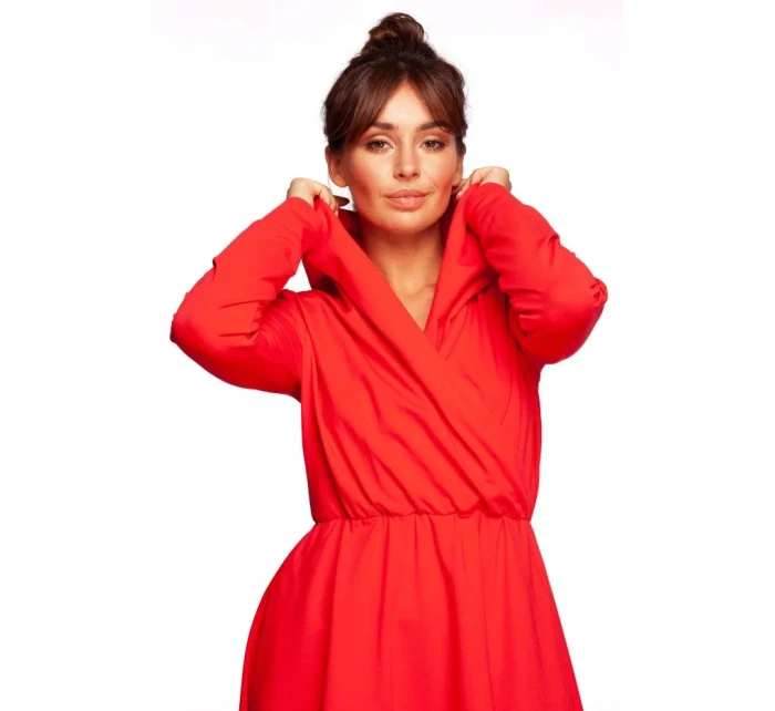 Predĺžené šaty s kapucňou B245 červené - BeWear