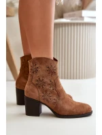 Členková obuv s čipkovaným zvrškom na podpätku, vyrobená z eko semišu, hnedá Nevishiia Členková obuv s čipkovaným zvrškom na podpätku, vyrobená z eko semišu, hnedá Nevishiia