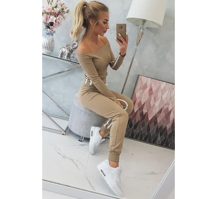 Sada s dvojitými pruhy camel