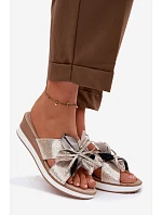 Kožené nazouváky na platformě s květem  Zlaté model 22100377 - S.Barski