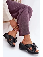 Kožené platformové pantofle s ozdobnou květinou Vinceza 41511 Černé