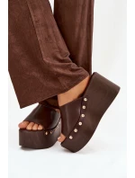 Dámské nazouváky na platformě s čokoládové model 21918831 - Boto Dámské nazouváky na platformě s čokoládové model 21918831 - Boto