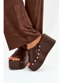 Dámské nazouváky na platformě s čokoládové model 21918831 - Boto