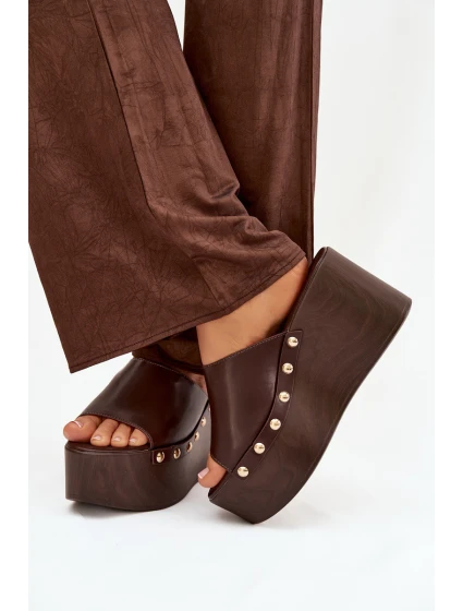 Dámské nazouváky na platformě s čokoládové model 21918831 - Boto Dámské nazouváky na platformě s čokoládové model 21918831 - Boto