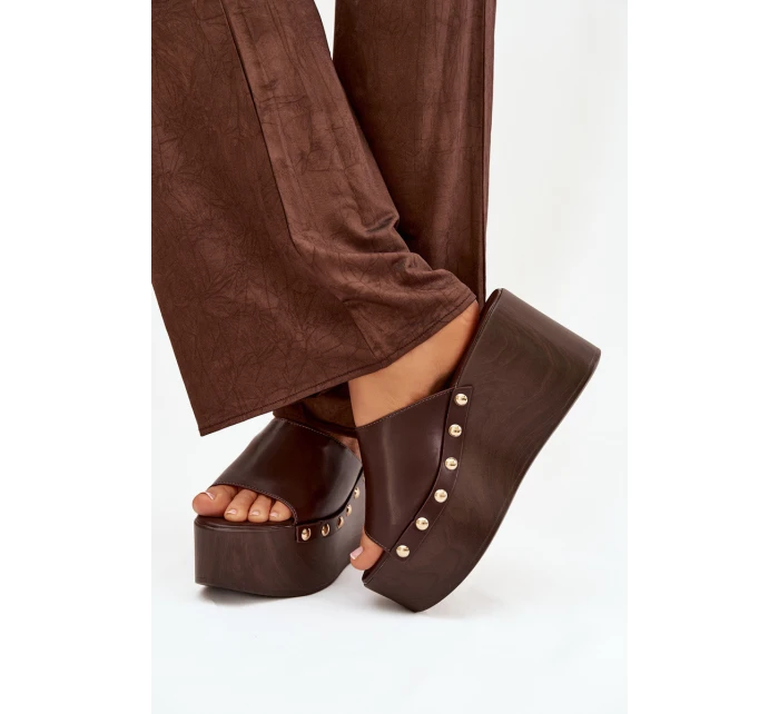 Dámské nazouváky na platformě s čokoládové model 21918831 - Boto Dámské nazouváky na platformě s čokoládové model 21918831 - Boto