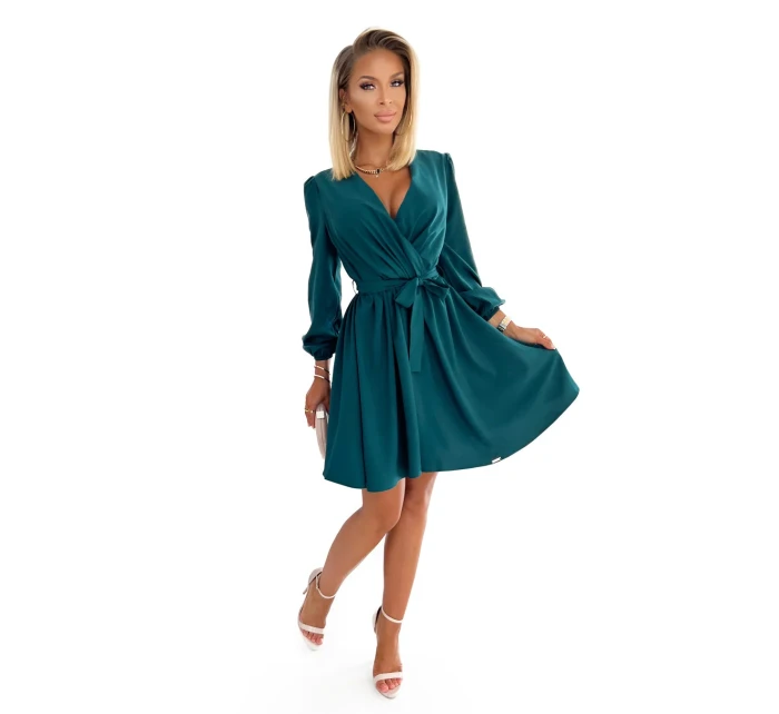 dámské šaty v lahvově zelené barvě s dekoltem model 17603805 - numoco