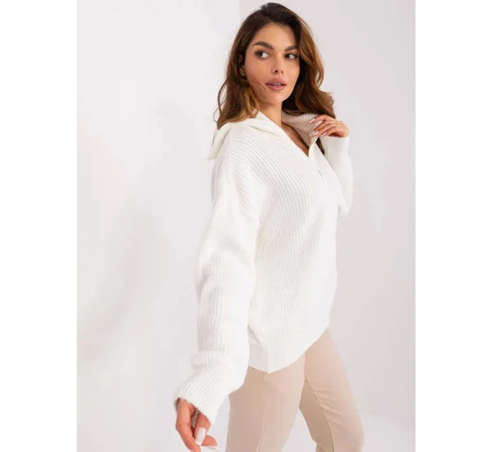 Dámsky sveter s rolákom vo farbe ecru (0374)