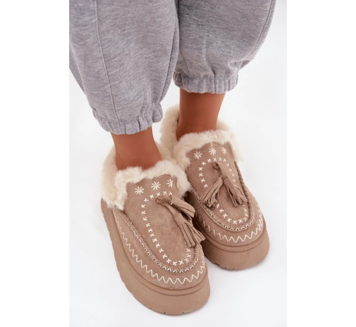 Dámské sněhule na platformě s kožíškem a třásněmi béžové model 21744639 - Boto Dámské sněhule na platformě s kožíškem a třásněmi béžové model 21744639 - Boto