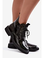Kožené lakované zateplené kotníkové boty na nízkém podpatku model 22386612 Černé - D&A
