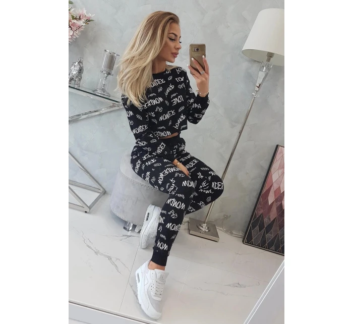 Sada s černými nápisy