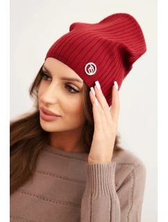 Dámská čepice s proužky a ozdobným knoflíkem s přídavkem vlny a modalu bordová
