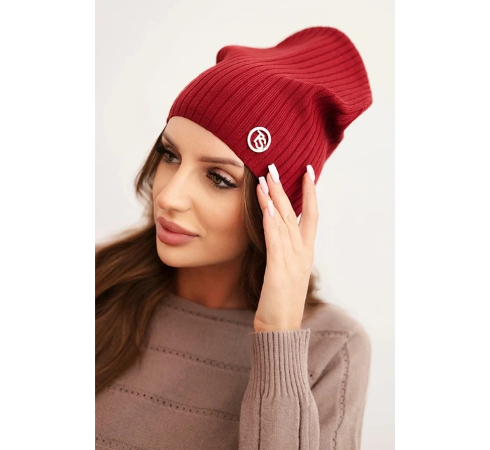 Dámská čepice s proužky a ozdobným knoflíkem s přídavkem vlny a modalu bordová Dámská čepice s proužky a ozdobným knoflíkem s přídavkem vlny a modalu bordová