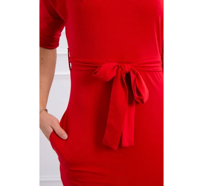 Šaty s model 18746562 na ramenou červené - K-Fashion Šaty s model 18746562 na ramenou červené - K-Fashion