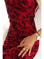 Přiléhavé maxi šaty s obálkovým výstřihem a rozparkem vínové s vzorem model 21859675 - numoco basic