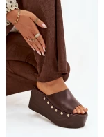 Dámské nazouváky na platformě s čokoládové model 21918831 - Boto Dámské nazouváky na platformě s čokoládové model 21918831 - Boto