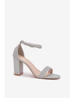 Sandále na podpätku model 215641 Vykročte štýlovo Sandále na podpätku model 215641 Vykročte štýlovo