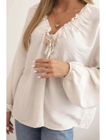 Dámská blůza s s výstřihem a ozdobou béžová model 21266184 - K-Fashion