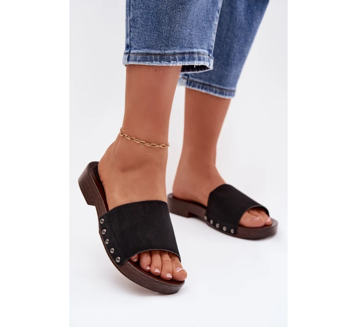 Dámské pantofle s nýty na nízkém podpatku Černé Amelvessa Dámské pantofle s nýty na nízkém podpatku Černé Amelvessa