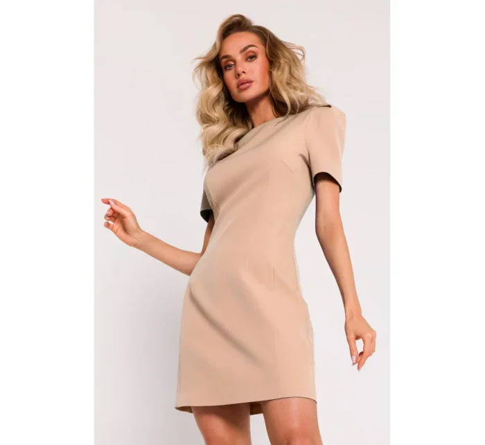 Mini šaty s na ramenou béžové model 19660644 - Moe Mini šaty s na ramenou béžové model 19660644 - Moe