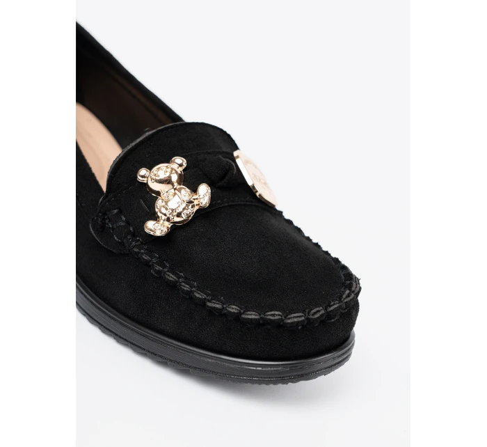 Zajímavé dámské černé polobotky na klínku Zajímavé dámské černé polobotky na klínku