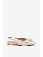 Dámské sandály na nízkém podpatku s květem model 22102823 - Boto