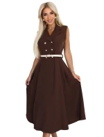 model 21232660 Elegantní midi košilka se zlatými knoflíky a páskem CHOCOLATE - numoco basic model 21232660 Elegantní midi košilka se zlatými knoflíky a páskem CHOCOLATE - numoco basic
