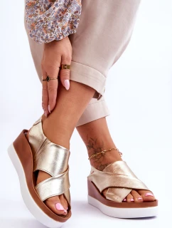 kožené sandály na klínu Zlaté model 21617433 - Zazoo