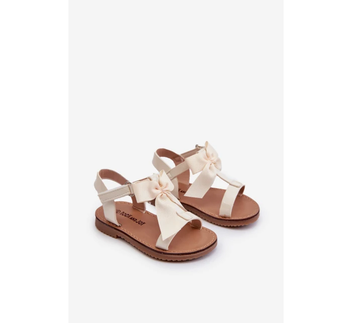 Lakované dětské sandálky s mašlí na suchý zip světle béžové model 21662907 - Boto