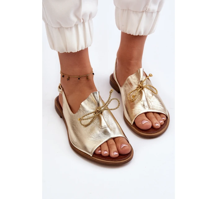 model 21646277 Kožené Ploché Sandály Zlaté - Zazoo