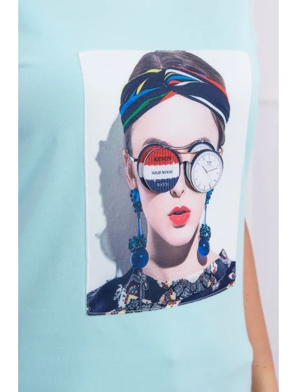 Blúzka s dámskou grafikou v mätovom odtieni