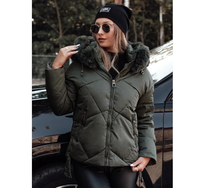 prošívaná dámská zimní bunda s kapucí zelená Dstreet model 21981059 - FashionStreet prošívaná dámská zimní bunda s kapucí zelená Dstreet model 21981059 - FashionStreet