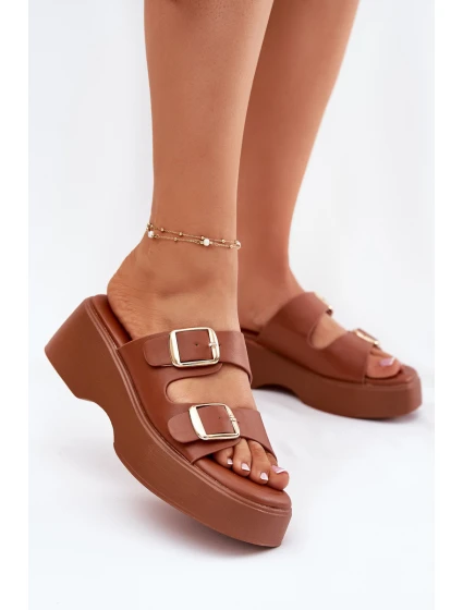 Dámské Pantofle Na Klínku A Platformě S Přezkami Camel model 21697281 - Boto