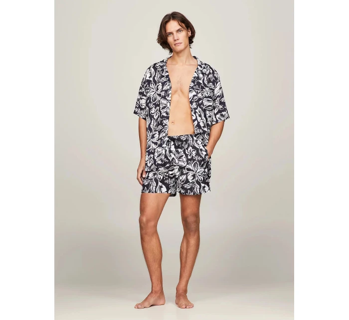 Pánske plavky UM0UM03271 0K8 čierno-biely vzor - Tommy Hilfiger Pánske plavky UM0UM03271 0K8 čierno-biely vzor - Tommy Hilfiger