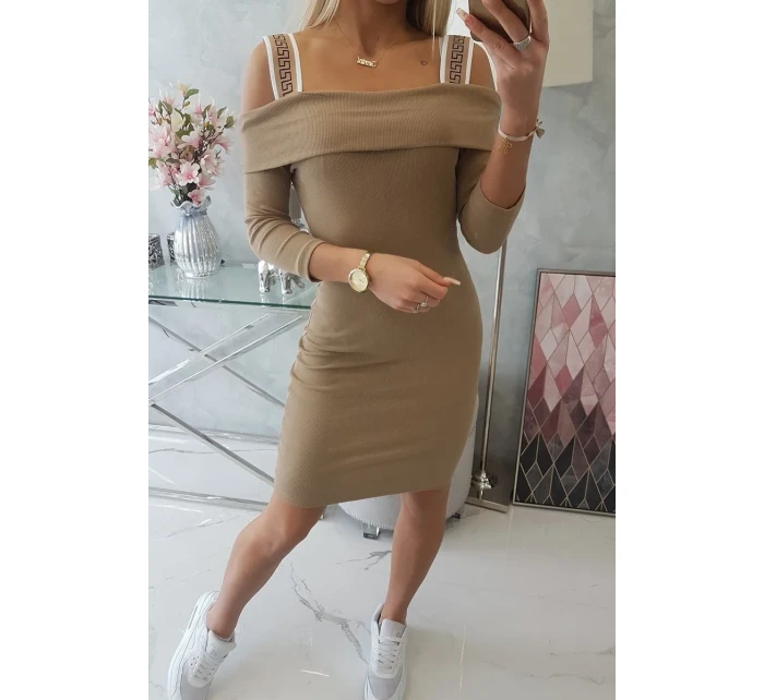 Ťavie šaty so širokými ramienkami Ťavie šaty so širokými ramienkami