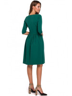 K010 Priliehavé šaty s naberaným pásom - zelené