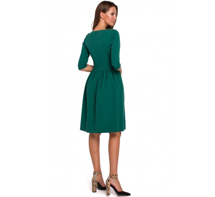 K010 Priliehavé šaty s naberaným pásom - zelené
