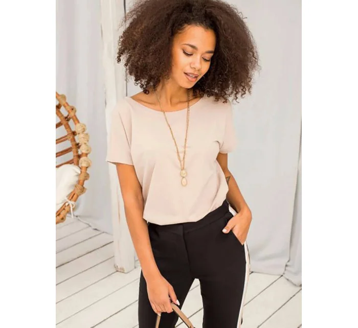 Béžové dámské tričko Tshirt basic s výstřihem vzadu Feel Good model 19552573 - Factory Price Béžové dámské tričko Tshirt basic s výstřihem vzadu Feel Good model 19552573 - Factory Price