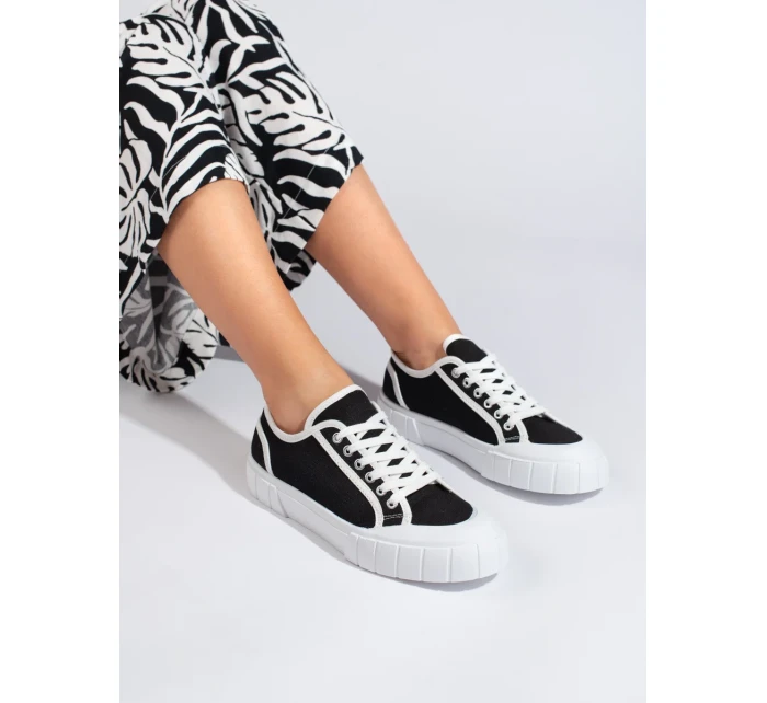 Praktické čierne tenisky pre ženy bez podpätku