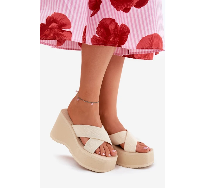 Dámské Pantofle Na Klínu A Platformě Béžové model 21688186 - Boto Dámské Pantofle Na Klínu A Platformě Béžové model 21688186 - Boto