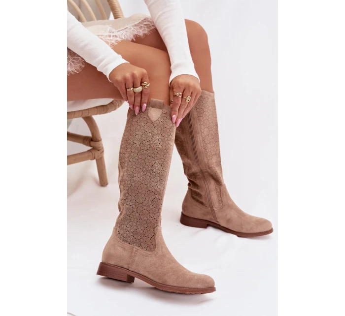 Dámské kozačky s krajkovým vzorem na plochém podpatku model 21998027 Béžové - S.Barski