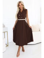 model 21232660 Elegantní midi košilka se zlatými knoflíky a páskem CHOCOLATE - numoco basic model 21232660 Elegantní midi košilka se zlatými knoflíky a páskem CHOCOLATE - numoco basic