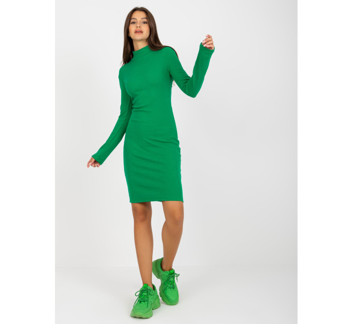 Základné zelené rebrované šaty s rolákom na každodenné nosenie