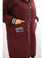 Dámská bunda Plus Size prošívaná s kapucí a model 21399764 manžetami švestková - K-Fashion