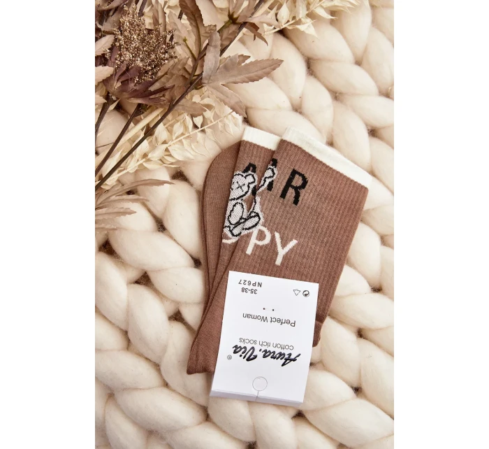 Světle hnědé dámské bavlněné ponožky s nápisem a medvídkem Světle hnědé dámské bavlněné ponožky s nápisem a medvídkem