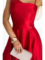 524-1 Dlhé elegantné saténové šaty na jedno rameno - ČERVENÉ